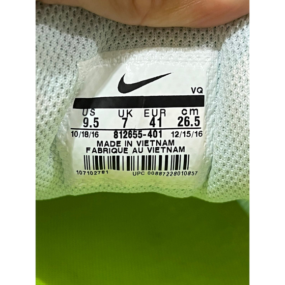 Nike Tanjun Sneakers, size 9.5 - Picture 5 of 6